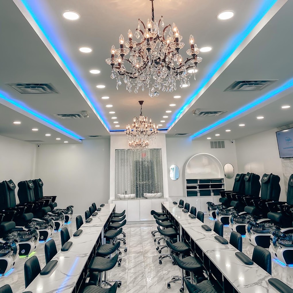 District Nail Club Italian Village Salon